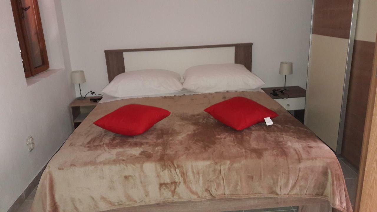 Anka'S Beach Komiža Esterno foto