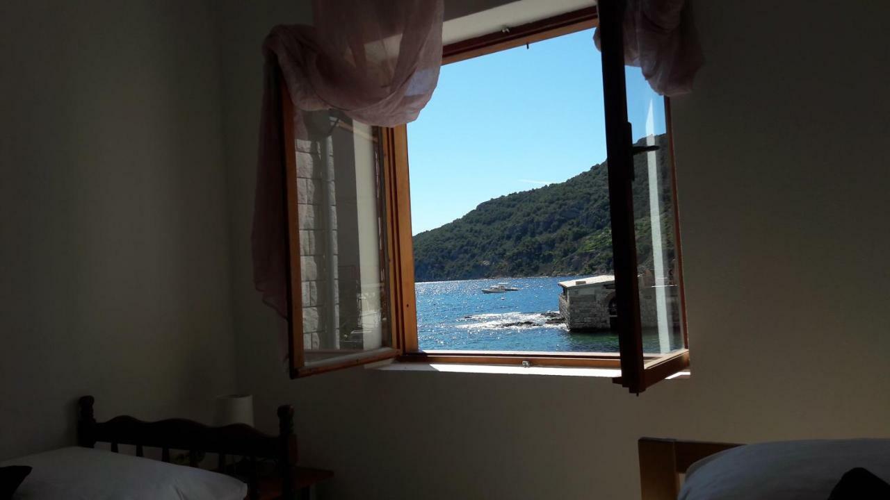 Anka'S Beach Komiža Esterno foto