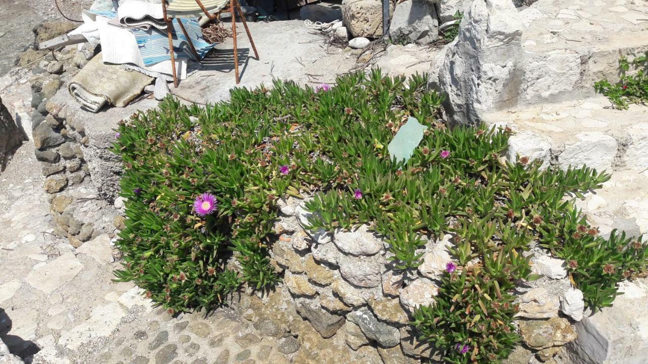 Anka'S Beach Komiža Esterno foto