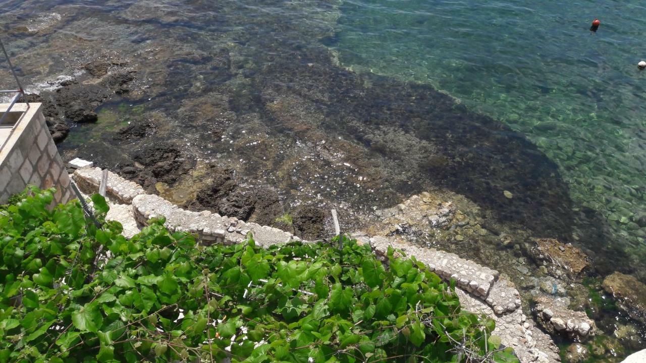 Anka'S Beach Komiža Esterno foto
